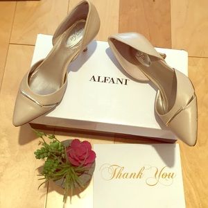 Beautiful Nude Pointy heel.